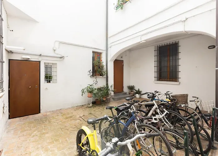 Valdonica, By Short Holidays * 볼로냐